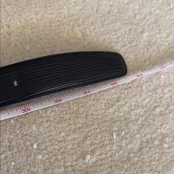 Louis Vuitton Black and Gold Leather Belt with Iconic Buckle - Picture 6 of 7